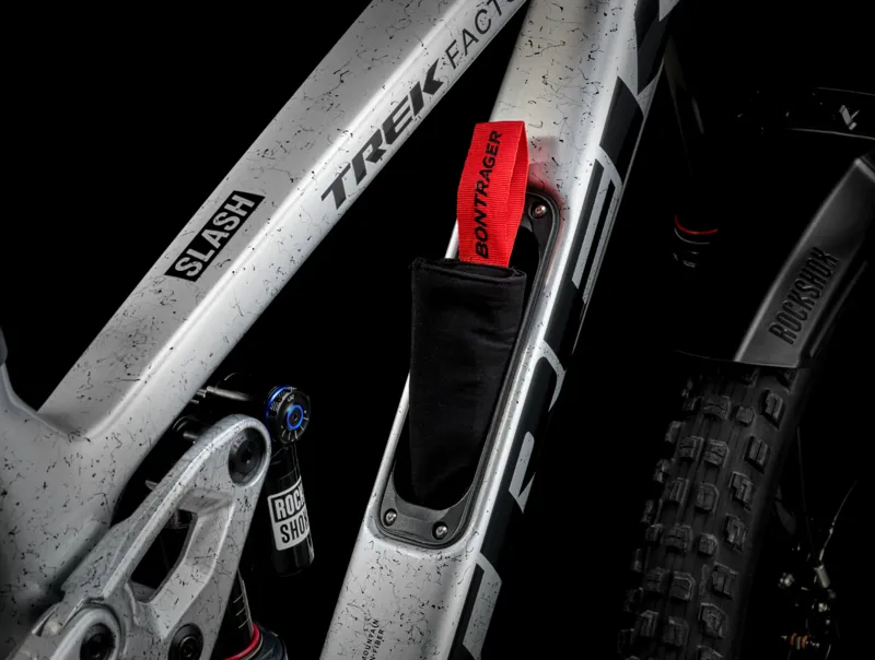 Trek Slash 9.9 XO AXS Gen 6 Full Suspension Mountain Bike 2024 in Argent Drizzle-4